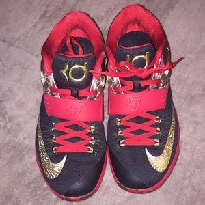 (SOLD) CUSTOM NIKE SHOES❤️